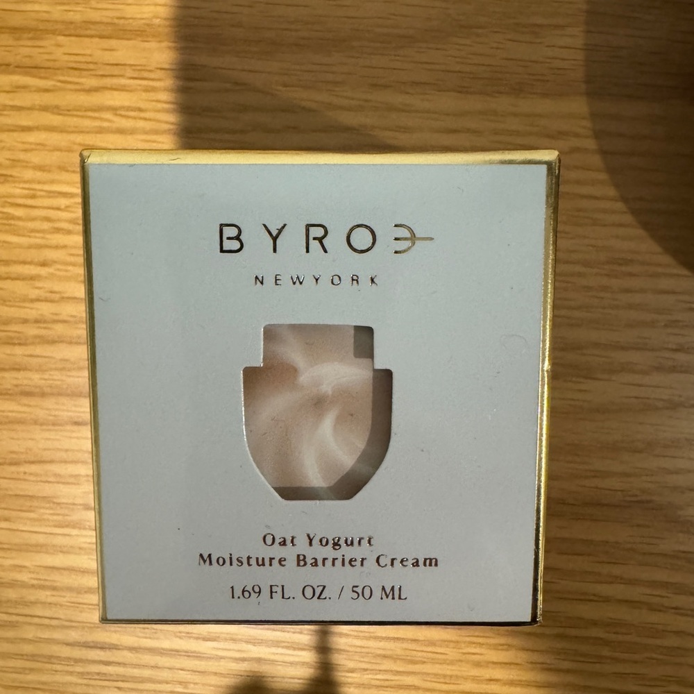 NIB BYROE Oat Yogurt Moisture Barrier Cream - Gold and Cream